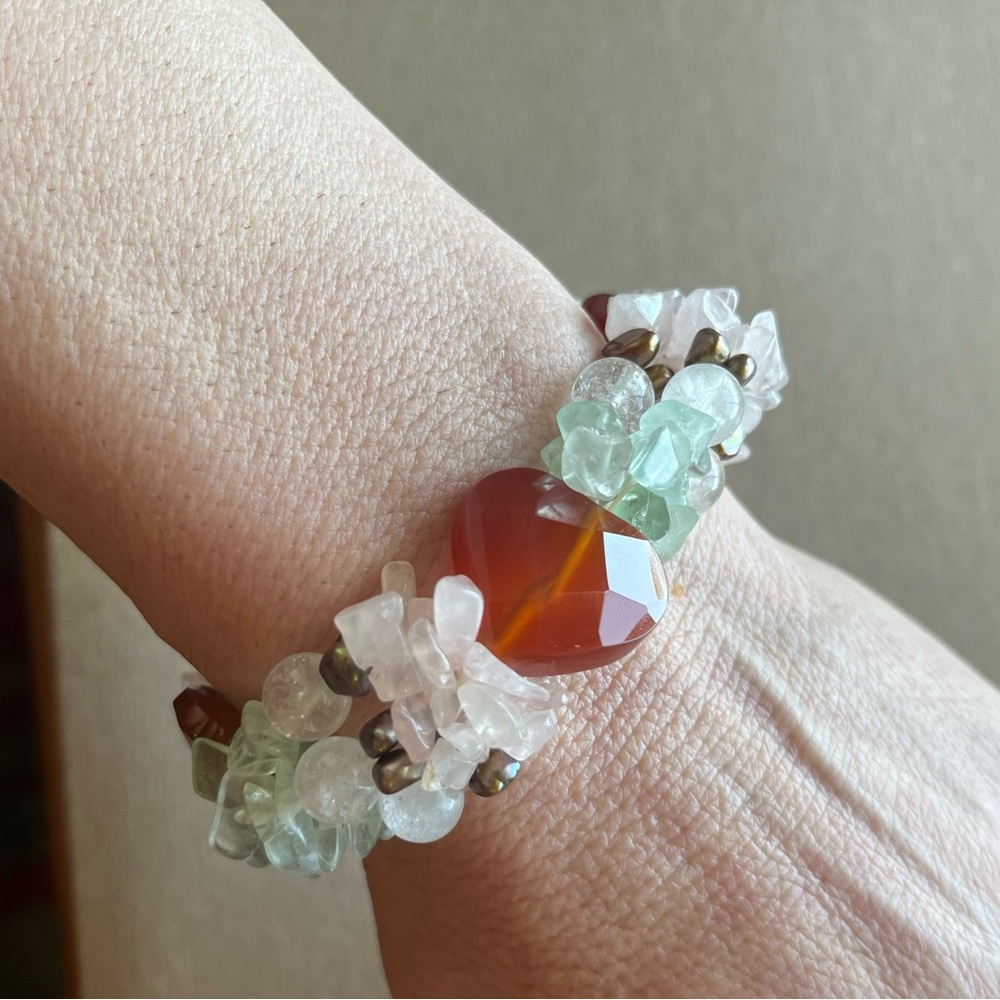 Gemstone Bracelet - pearls, quartz, carnelian on stretchy band - Picture 6 of 6